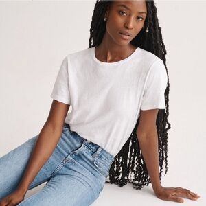 Aritzia Denim Forum - The Nico Mid Rise Skinny Crop Blue Jeans in size 31